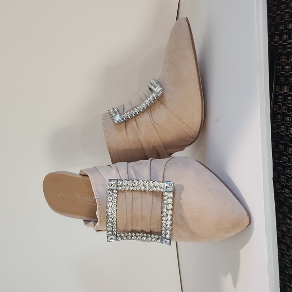 New- Taupe Pleated Pointy Toe Mule Stiletto Heel - Picture 4 of 8